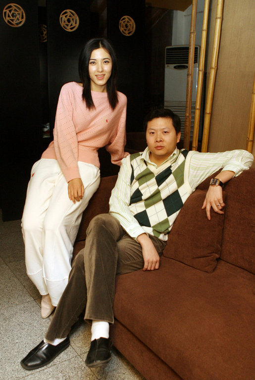 男人裝女星曾黎會(huì)客吉新鵬 搭檔奧運(yùn)冠軍拍寫(xiě)真