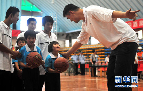 “難說再見！”：姚明NBA生涯全回顧