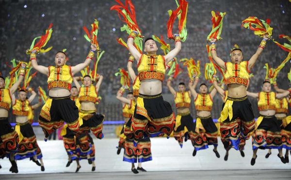 第九屆少數(shù)民族傳統(tǒng)運(yùn)動(dòng)會(huì)開幕式在貴陽(yáng)舉行