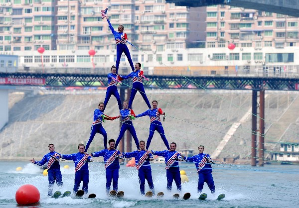 2012中美澳藝術(shù)滑水對(duì)抗賽彭水開戰(zhàn) 中國(guó)隊(duì)領(lǐng)跑首天比賽