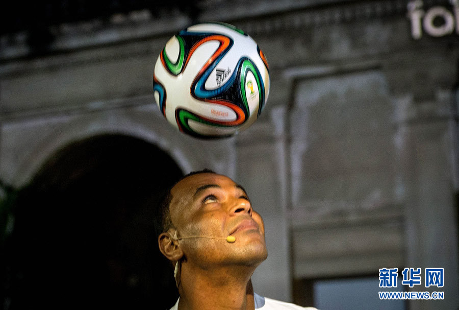 巴西世界杯用球“Brazuca”公布 炫彩桑巴風(fēng)
