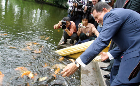 Chavez on Vietnam visit