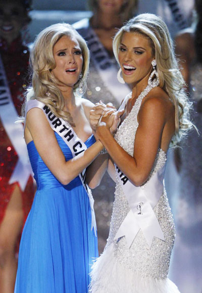 Beauty queen defends gay-marriage comments