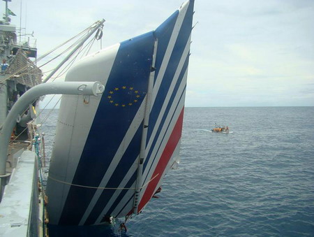 French submarine to begin black box crash search