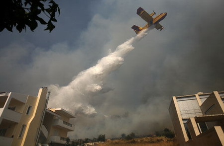 Wildfire rages near Athens