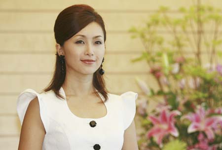 Missing Japanese pop star Sakai turns herself in