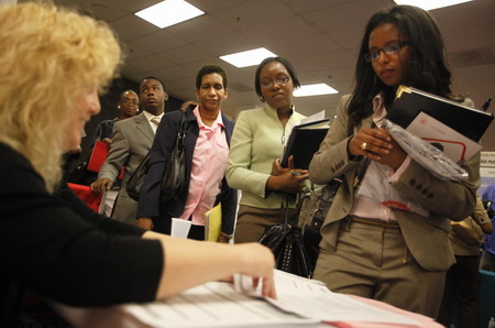 US income gap widens as poor take hit in recession