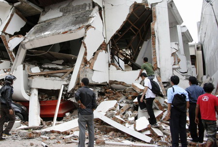 Indonesia quake kills 75, traps thousands