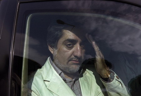 Runner-up accepts run-off in Afghan election