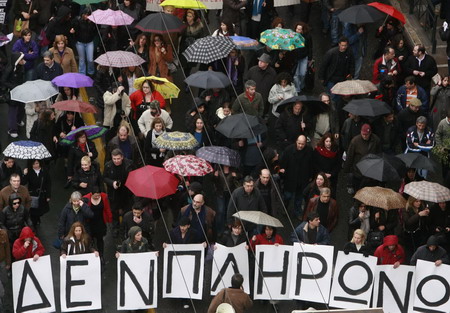 EU officials wrangle over possible Greece rescue