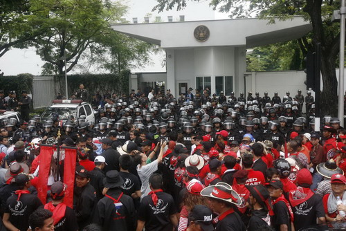 Thai protesters seek reinforcements for rally