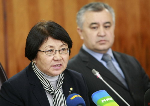 Kyrgyz president refuses to admit defeat or resign
