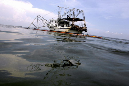 Battle to contain oil spill may linger into fall