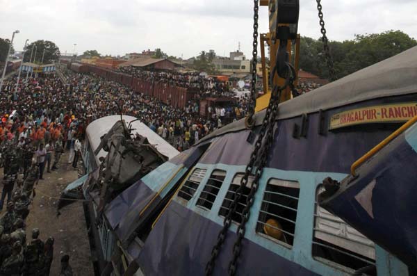 60 killed in eastern Indian train collision