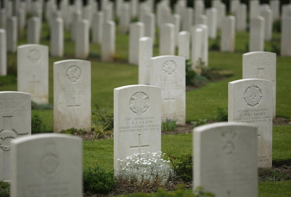 Last WWI veteran laid to rest in military funeral