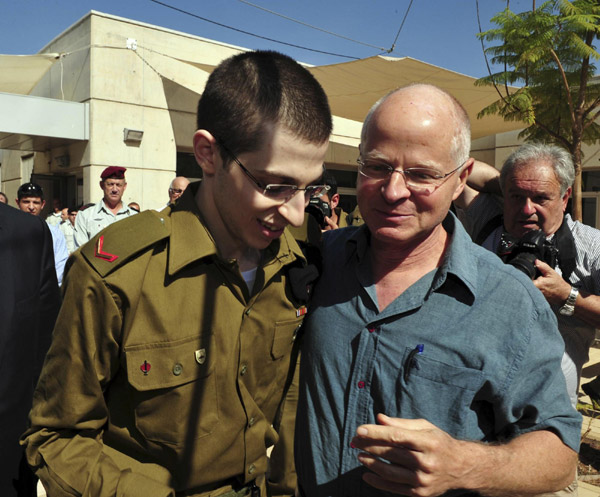 Palestinians arrive in Turkey after captive swap