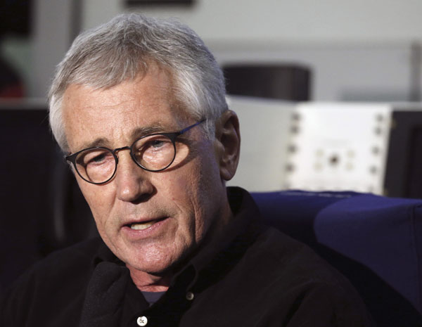 US defense secretary visits Afghanistan