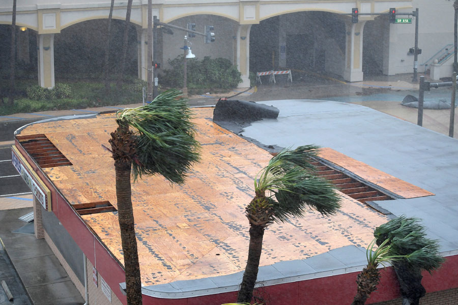 Hurricane Matthew kills almost 900 in Haiti before hitting US