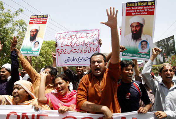 Officials: SEALs thought bin Laden threatening