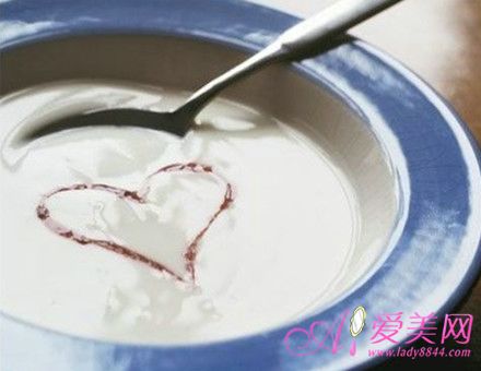 早晨喝酸奶并不營養(yǎng)