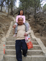 我們的生活應(yīng)該是創(chuàng)造開(kāi)心(2006年04月25日)