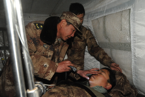 守護(hù)雪域高原，朵朵生命之花——記西藏軍區(qū)副司令員兼西藏軍區(qū)總醫(yī)院院長李素芝