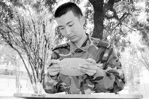 四川地震災(zāi)區(qū)青年的感恩心：從軍報國