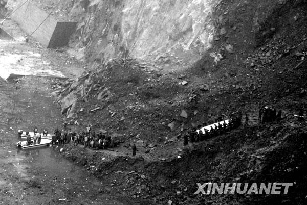 汶川地震一周年：歷史永遠(yuǎn)銘記[組圖]