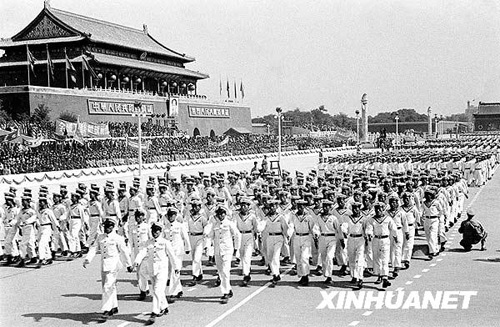 1950年：第一個(gè)國慶閱兵