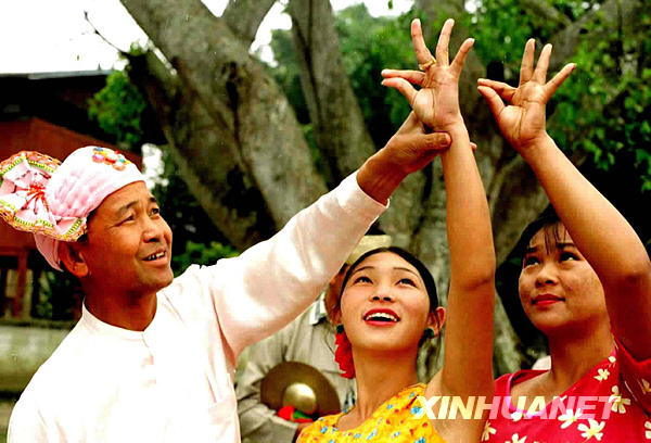共和國(guó)同齡人：一個(gè)跳了40年孔雀舞的民間藝人