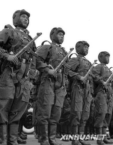 1955年：實(shí)行軍銜制 換裝大閱兵