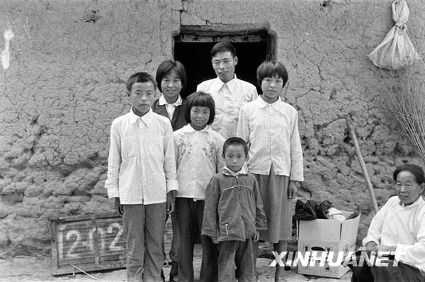 嚴(yán)宏昌：一個(gè)“手印農(nóng)民”的60載土地深情