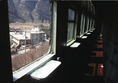 陜西韓城開(kāi)往北京旅客列車6節(jié)車廂脫軌（組圖）