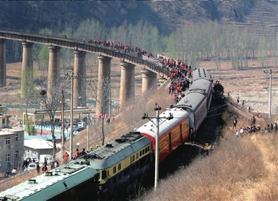 陜西韓城開往北京西列車6節(jié)車廂脫軌