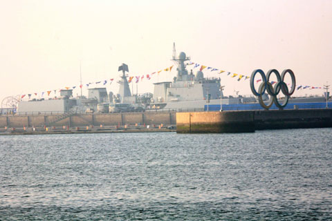 多國海軍艦艇參加中國海軍建軍60周年紀(jì)念活動