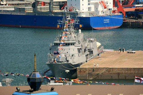 多國海軍艦艇參加中國海軍建軍60周年紀(jì)念活動(dòng)