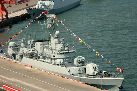 多國海軍艦艇參加中國海軍建軍60周年紀(jì)念活動