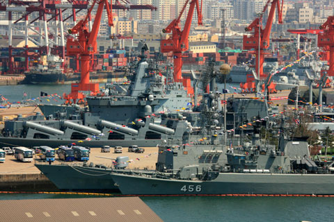 多國(guó)海軍艦艇參加中國(guó)海軍建軍60周年紀(jì)念活動(dòng)