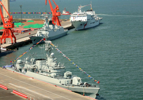多國海軍艦艇參加中國海軍建軍60周年紀(jì)念活動