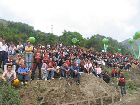 東河口地震遺址公園舉行音樂會紀(jì)念地震一周年[組圖]