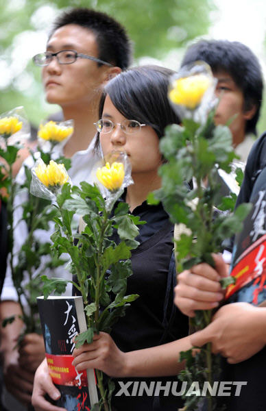 譚千秋銅像在母校湖南大學(xué)落成[組圖]