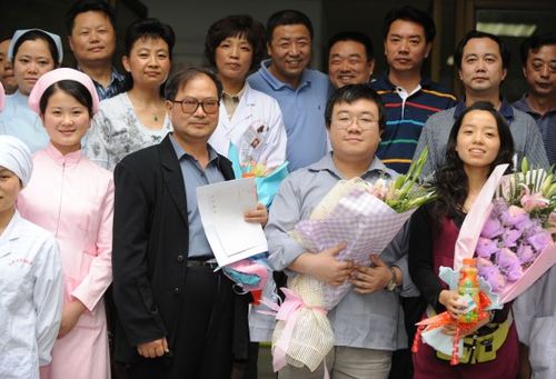內(nèi)地首例甲型流感患者出院 向被隔離者道歉