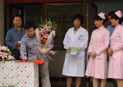 內(nèi)地首例甲型流感患者出院 向被隔離者道歉