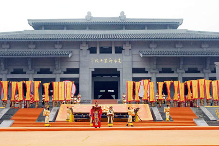 2009首屆世界華人炎帝故里尋根節(jié)開幕式暨拜祖大典隆重舉行