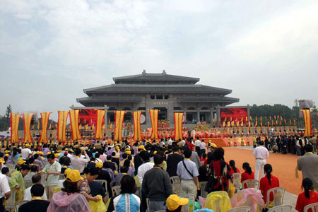 2009首屆世界華人炎帝故里尋根節(jié)開幕式暨拜祖大典隆重舉行