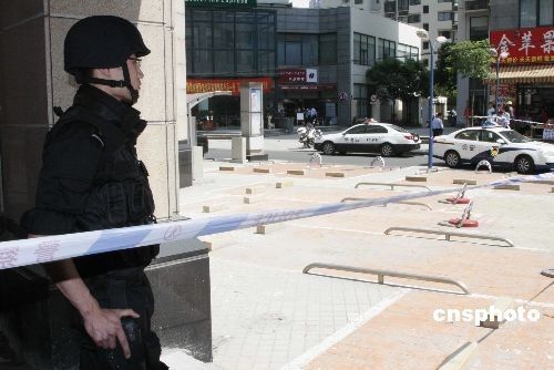 上海市區(qū)發(fā)生槍擊事件 一男子連中兩槍(圖)