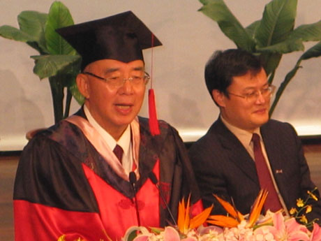 南京大學(xué)授予吳伯雄名譽博士學(xué)位[組圖]