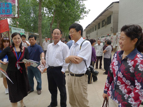 藝術(shù)在民間 走入農(nóng)民牡丹畫(huà)創(chuàng)作第一村[組圖]