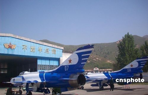 國(guó)慶60周年表演機(jī)噴漆涂裝任務(wù)完成