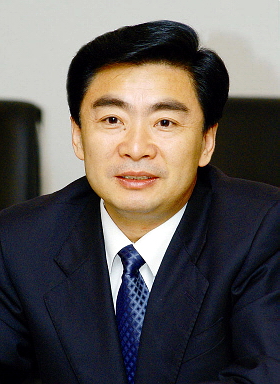 深圳代市長王榮曾一年一升遷 學(xué)歷貨真價(jià)實(shí)